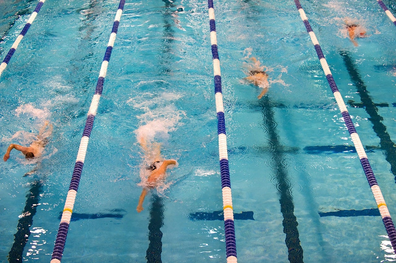 swimming-659903_1280
