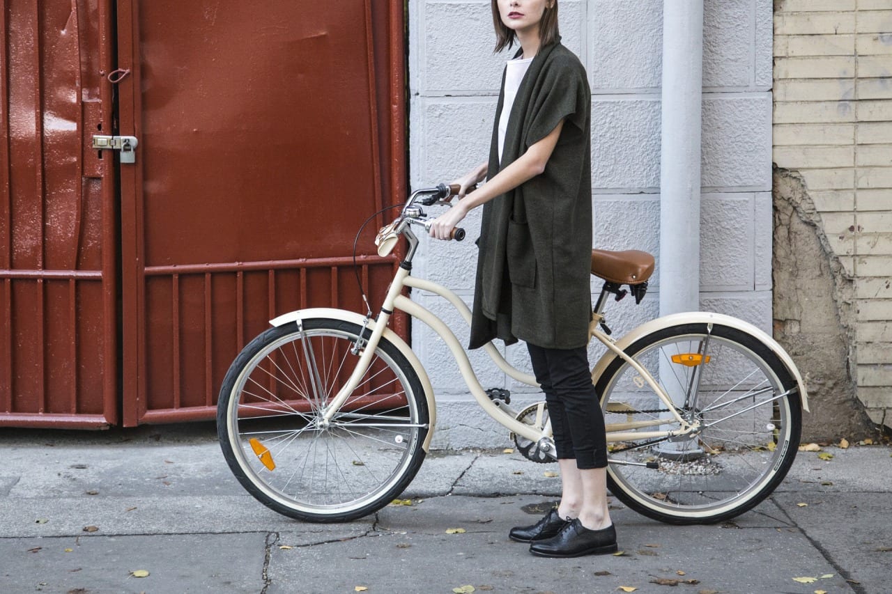 s_woman-1245961_1920