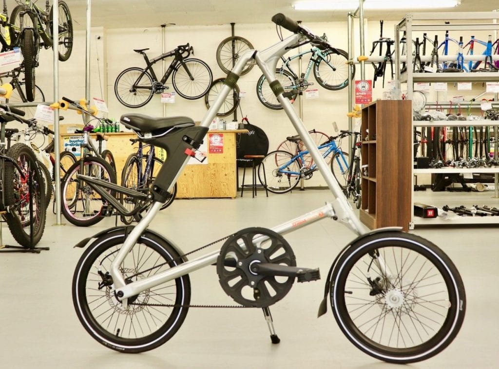 イギリス生まれのトライアングルバイク　STRIDA
