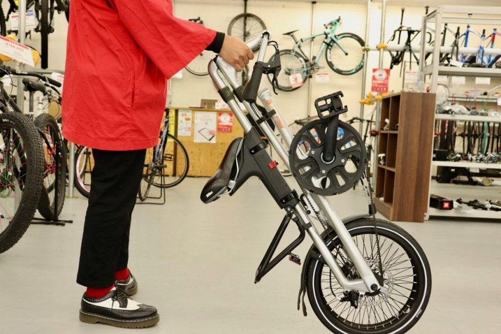 イギリス生まれのトライアングルバイク　STRIDA