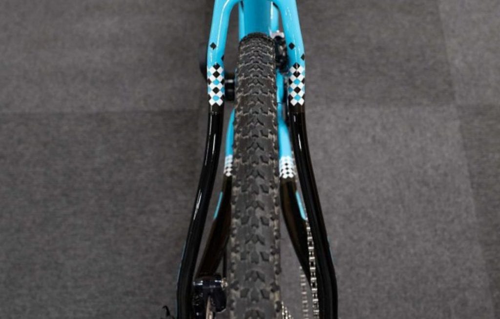 ワイドなタイヤクリアランス。ブロックタイヤなら未舗装路も走行可能　Image：X-NIGHT｜RIDLEY