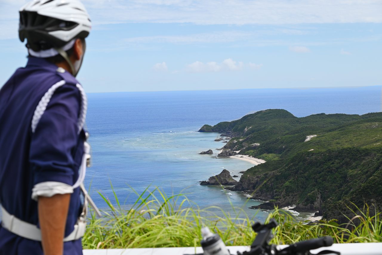 道中に島の地形がひと目でわかる絶景ポイントに到達。
